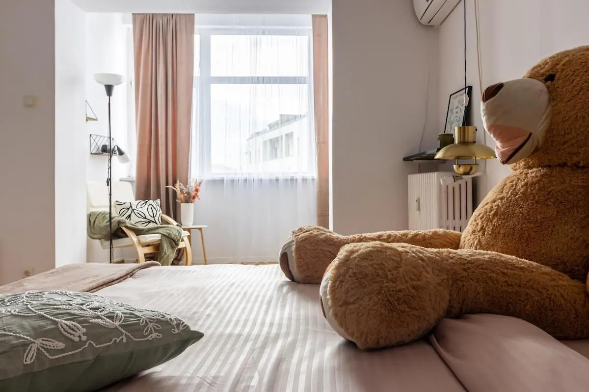 アパート Sunlit Urban Nest - M&N Condos ブカレスト ルーマニア